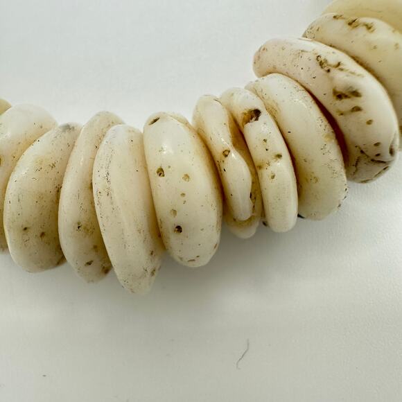 Vintage 1970s puka shells Hawaiian beads beaded necklace 17” sterling clasp - Picture 7 of 8